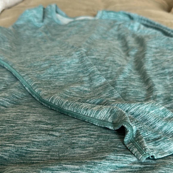 Men’s Lululemon long sleeve medium - Picture 3 of 3